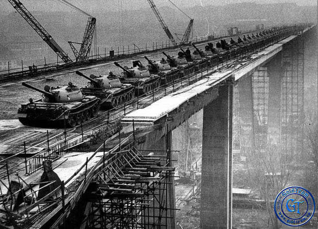Проверка нусельского моста танками